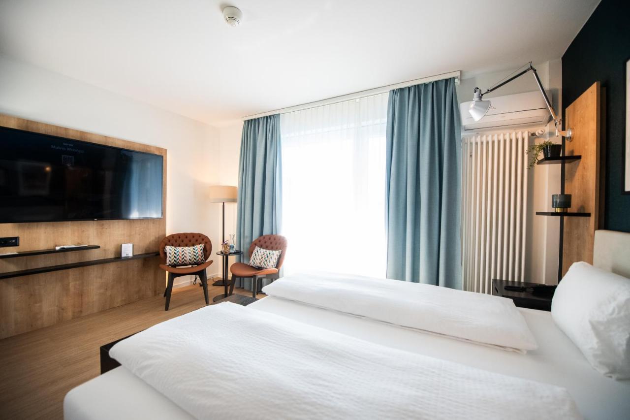 Ascona Lodge, Pool & Garden Retreat Room photo