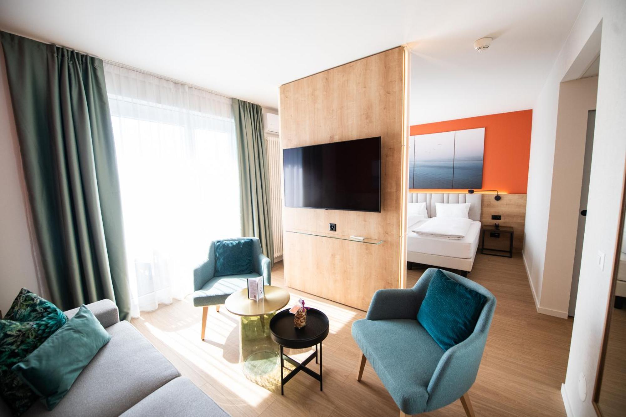 Ascona Lodge, Pool & Garden Retreat Room photo